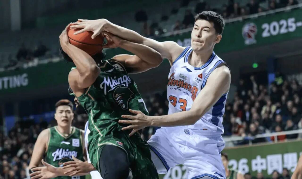 新疆男篮这也能输？最后时刻落后1分，竟4罚0中，球迷：真丢人啊